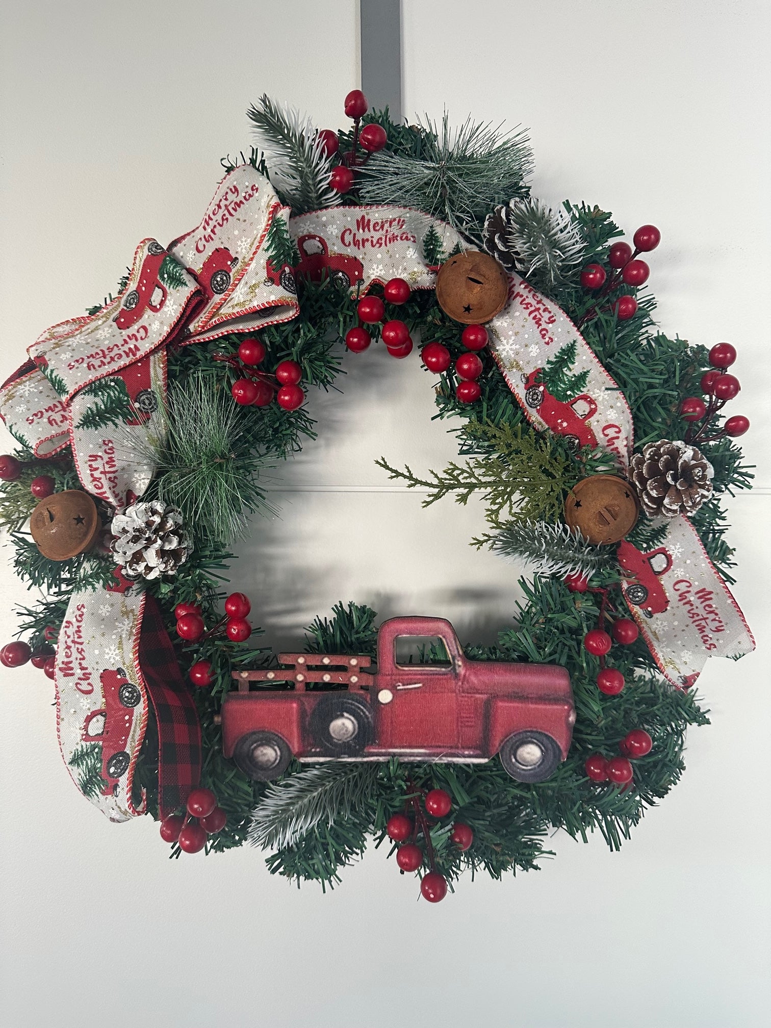 Personalised Christmas wreath with family name decoration